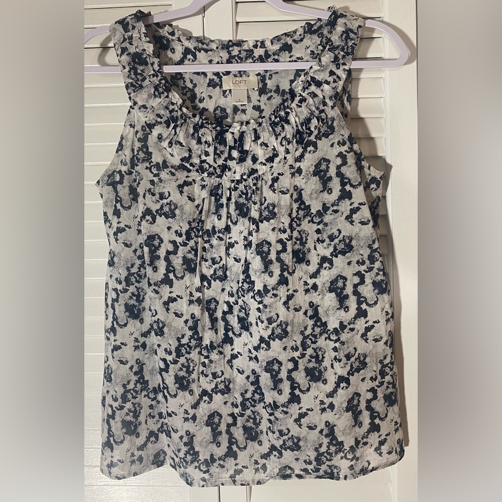 Ann Taylor Loft Sleeveless Blouse, Size S, Navy & White Print, Ruffled Collar